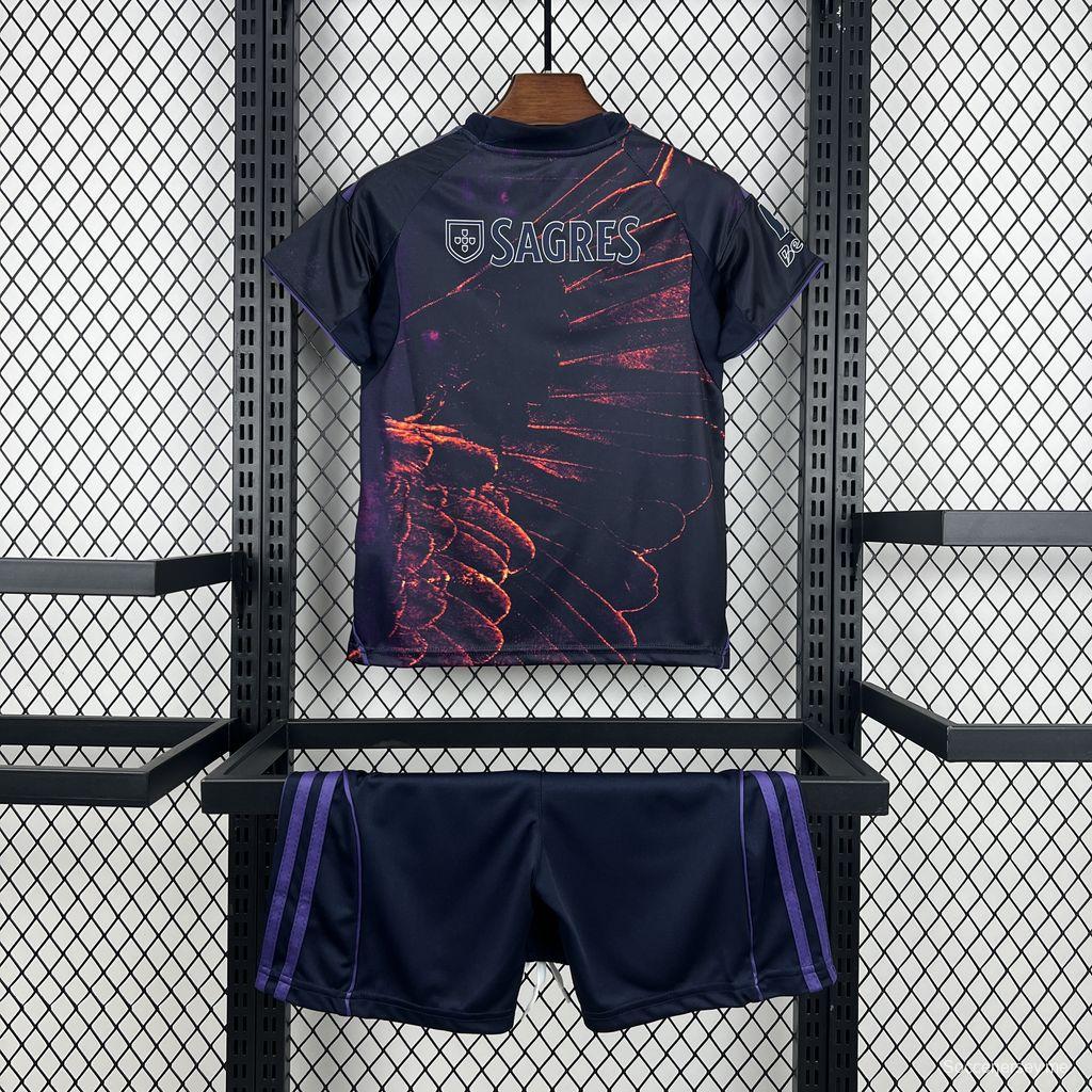 الزي الرابع لفريق بنفيكا للأطفال لموسم 2025/2026