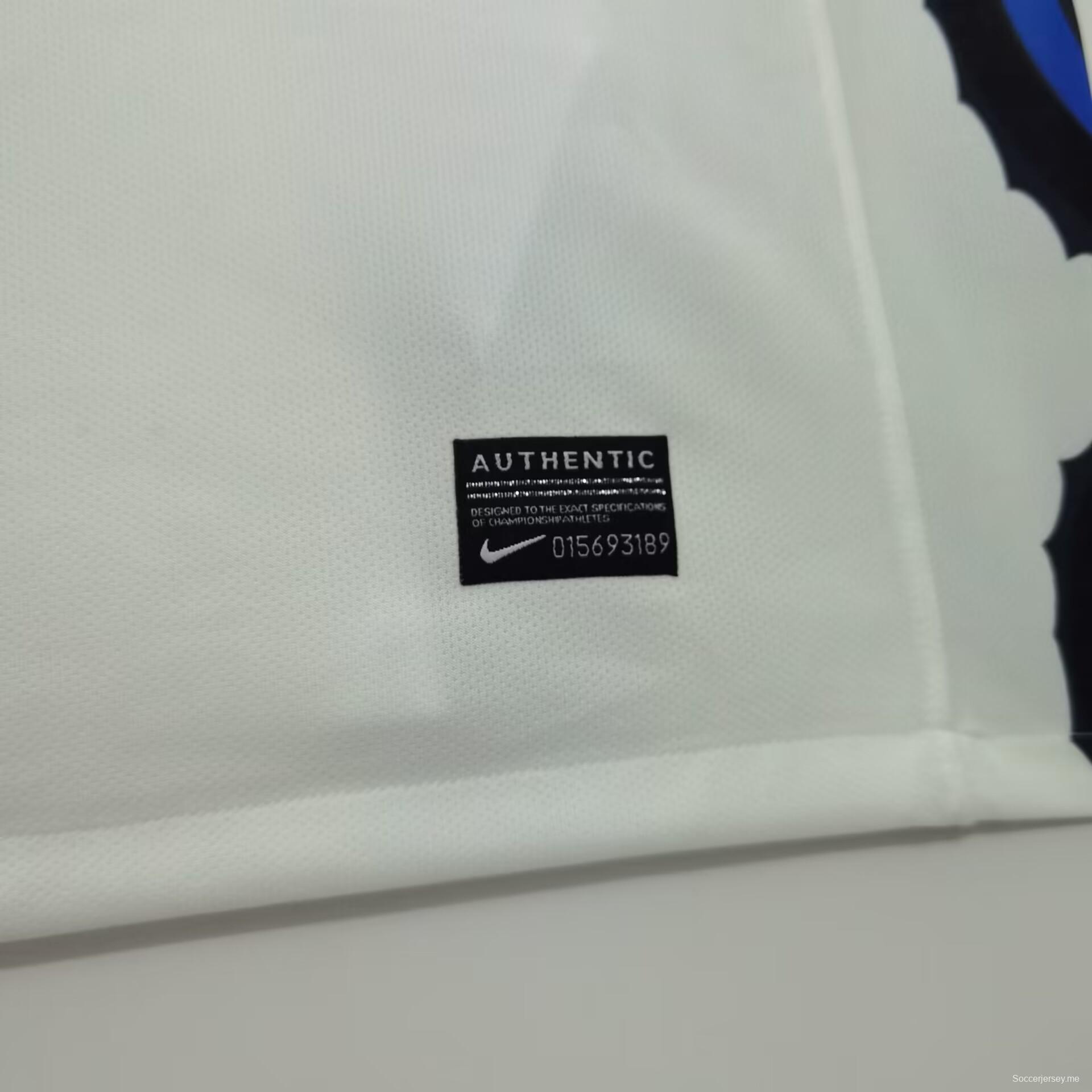 قميص ريترو 10/11 انتر ميلان انتر ميلان ابيض مع رقع كاملة
