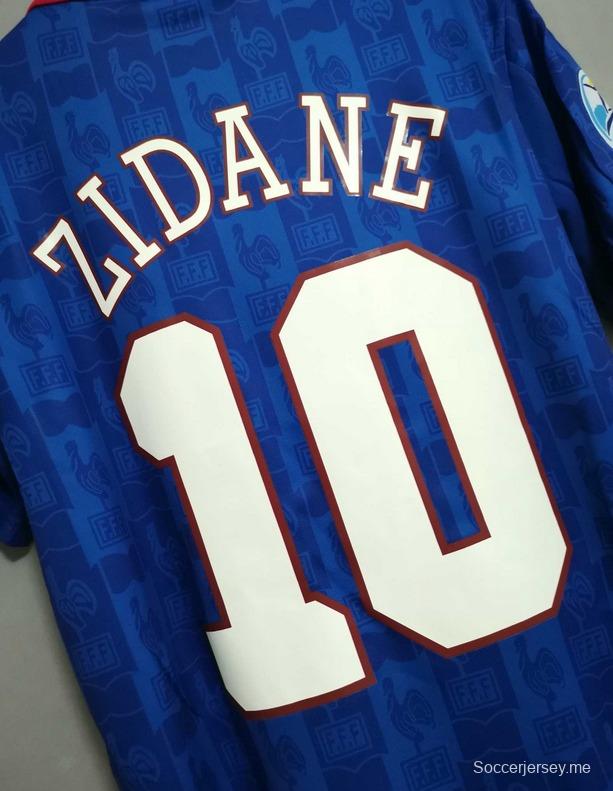قميص منتخب فرنسا 1996 ريترو 1996 مع رقعة على قميص منتخب فرنسا مع رقعة على قميص منتخب فرنسا
