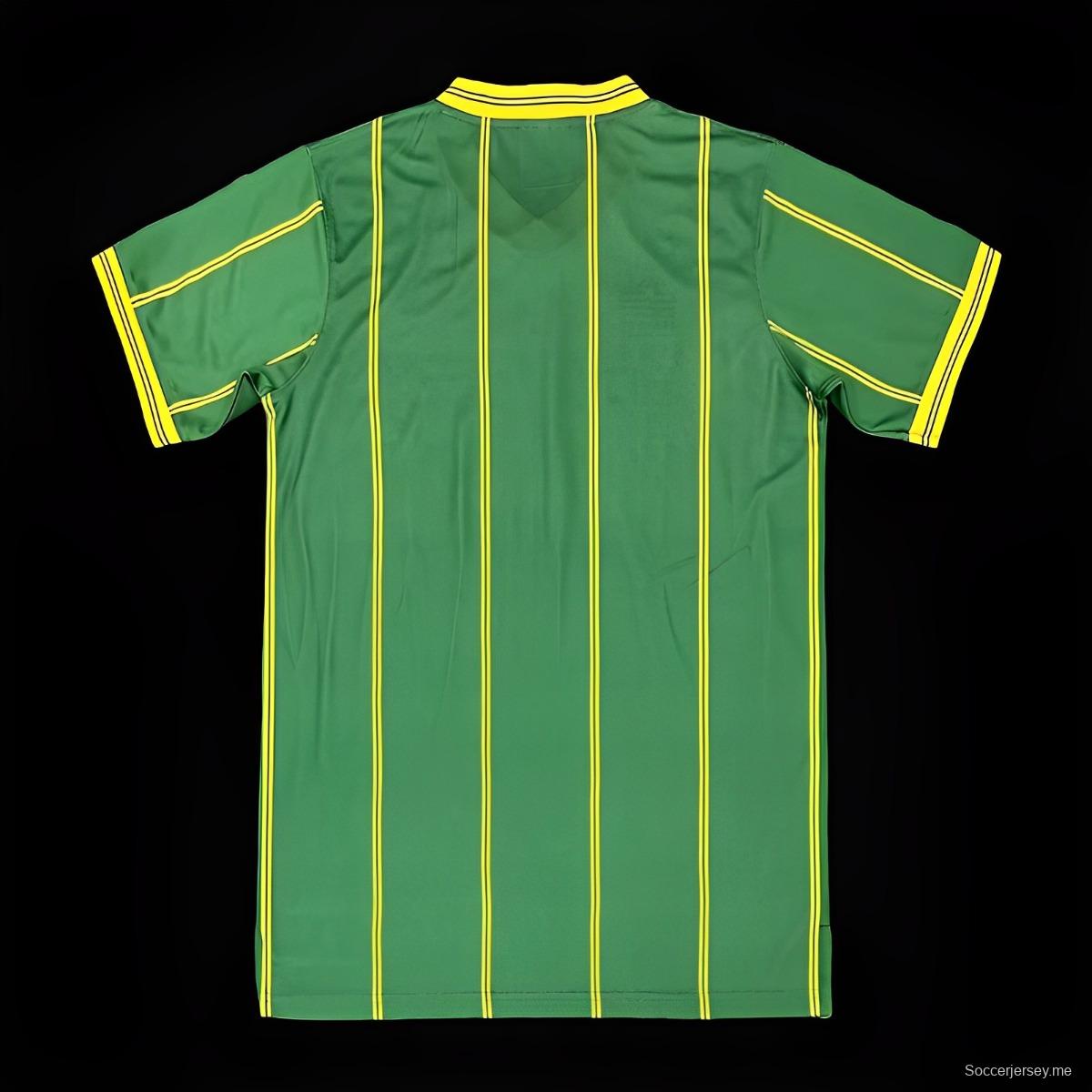 قميص ليستر سيتي ليستر سيتي قديم 84/85 خارج ملعبه
