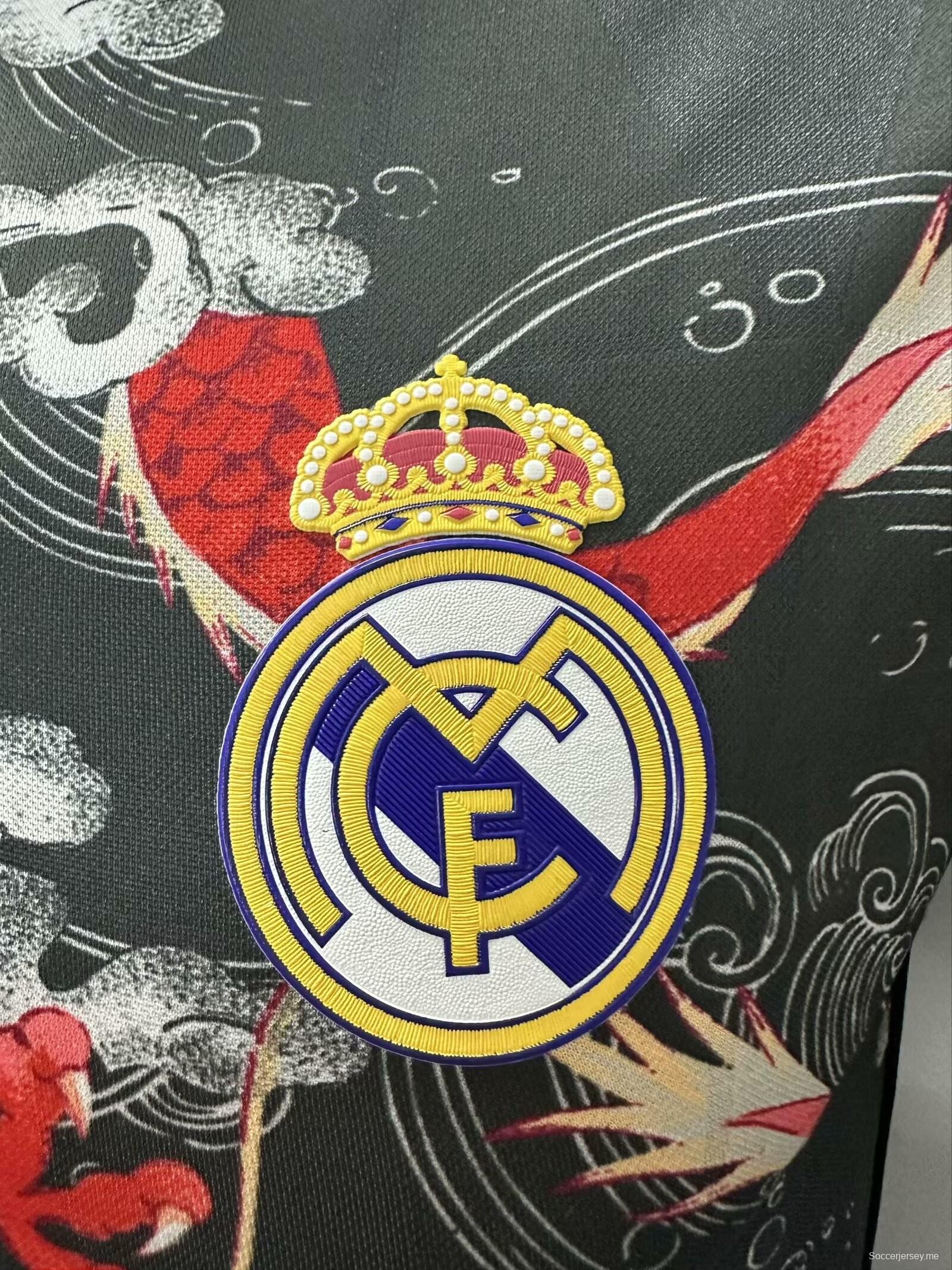 إصدار اللاعب 24/25 قميص تنين ريال مدريد الخاص 24/25
