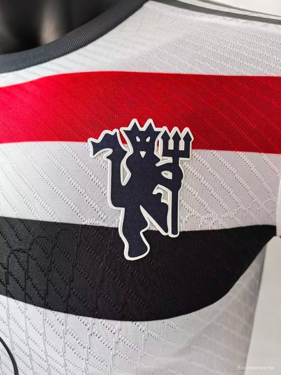 إصدار اللاعب 24/25 القميص الأبيض الثالث لمانشستر يونايتد 24/25
