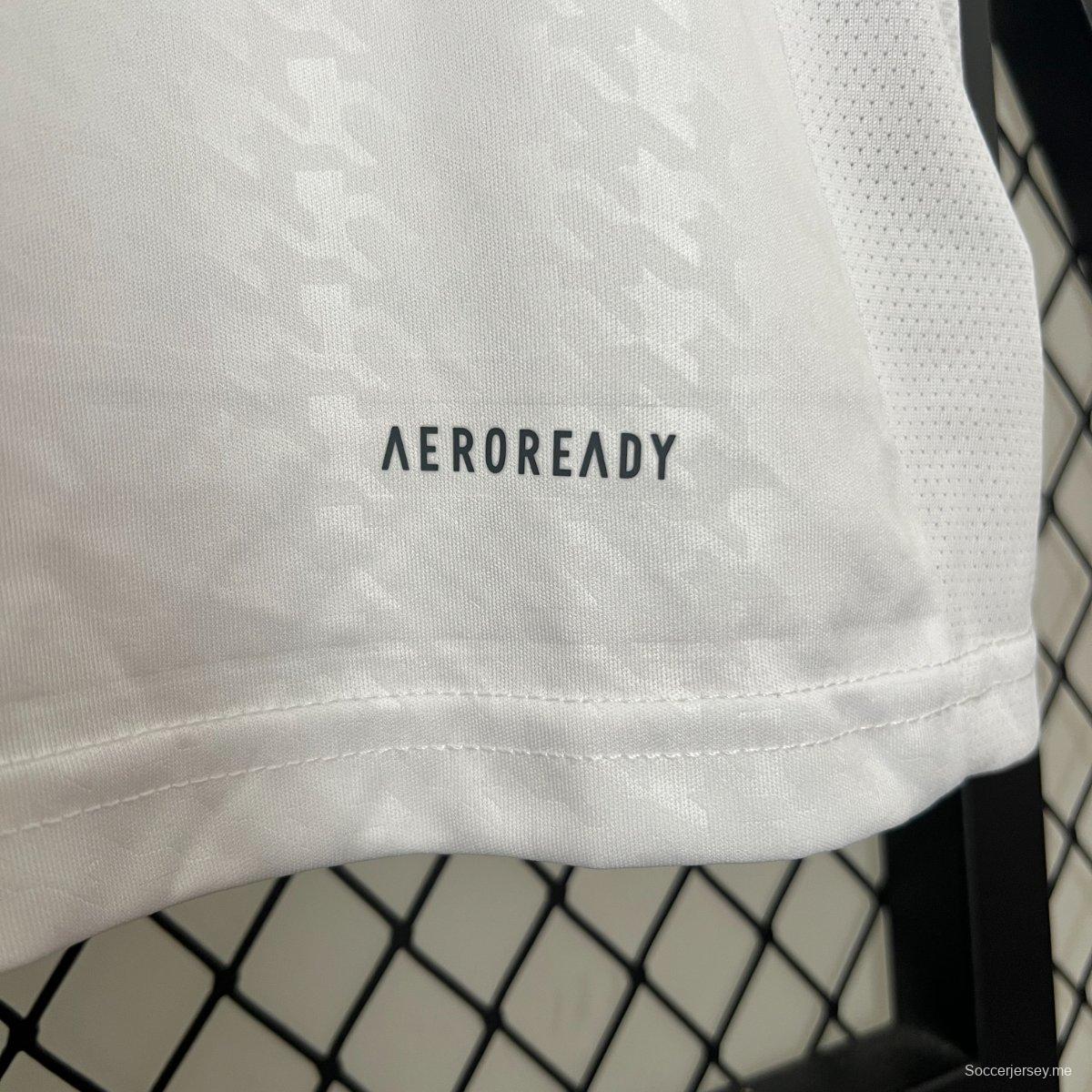 24/25 قميص ريال مدريد الأساسي مع رقعة 15 كأس ريال مدريد
