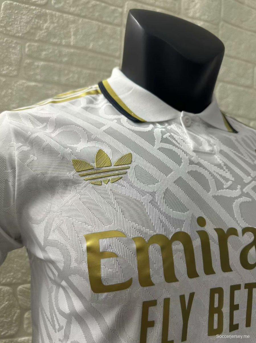 نسخة اللاعب 24/25 قميص ريال مدريد الأبيض الخاص قبل المباراة
