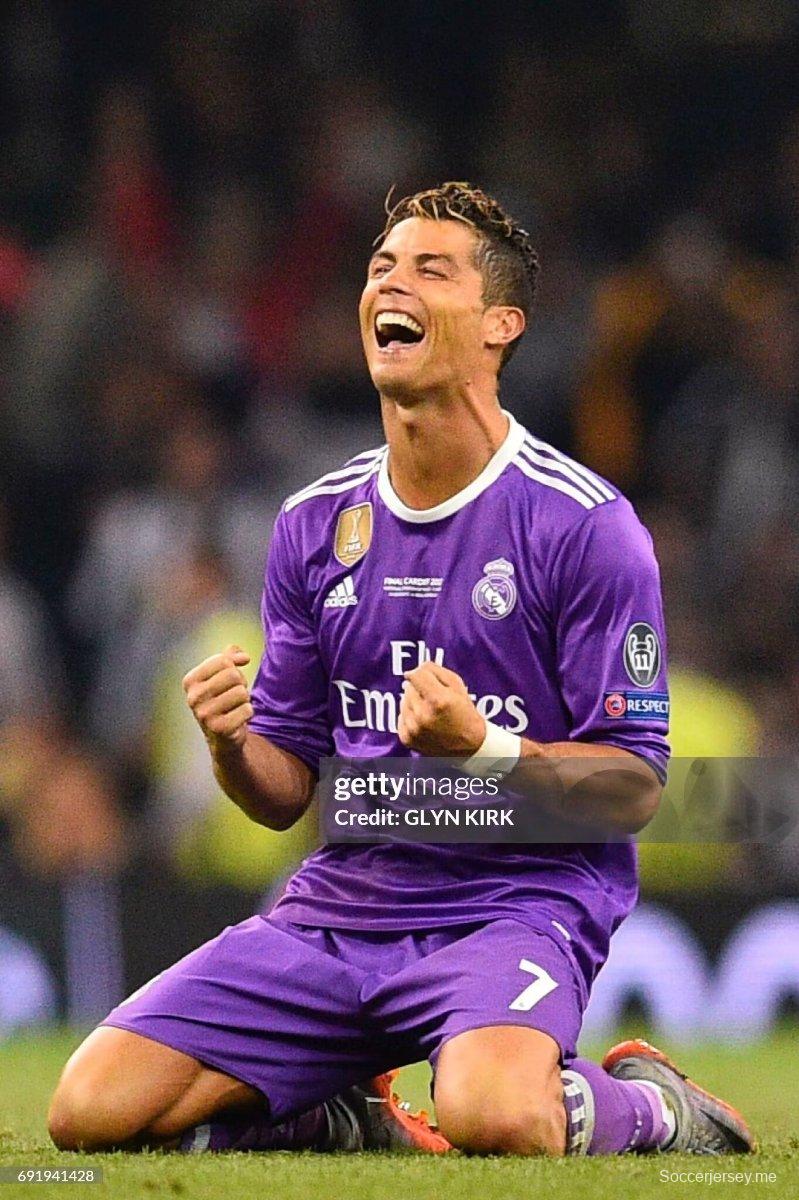 قميص بأكمام طويلة طويلة الأكمام ريترو 16/17 ريال مدريد إصدار اللاعب
