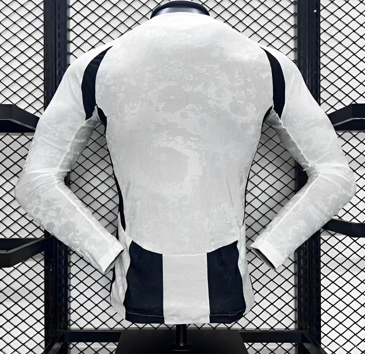 إصدار اللاعب 24/25 قميص بأكمام طويلة الأكمام من يوفنتوس
