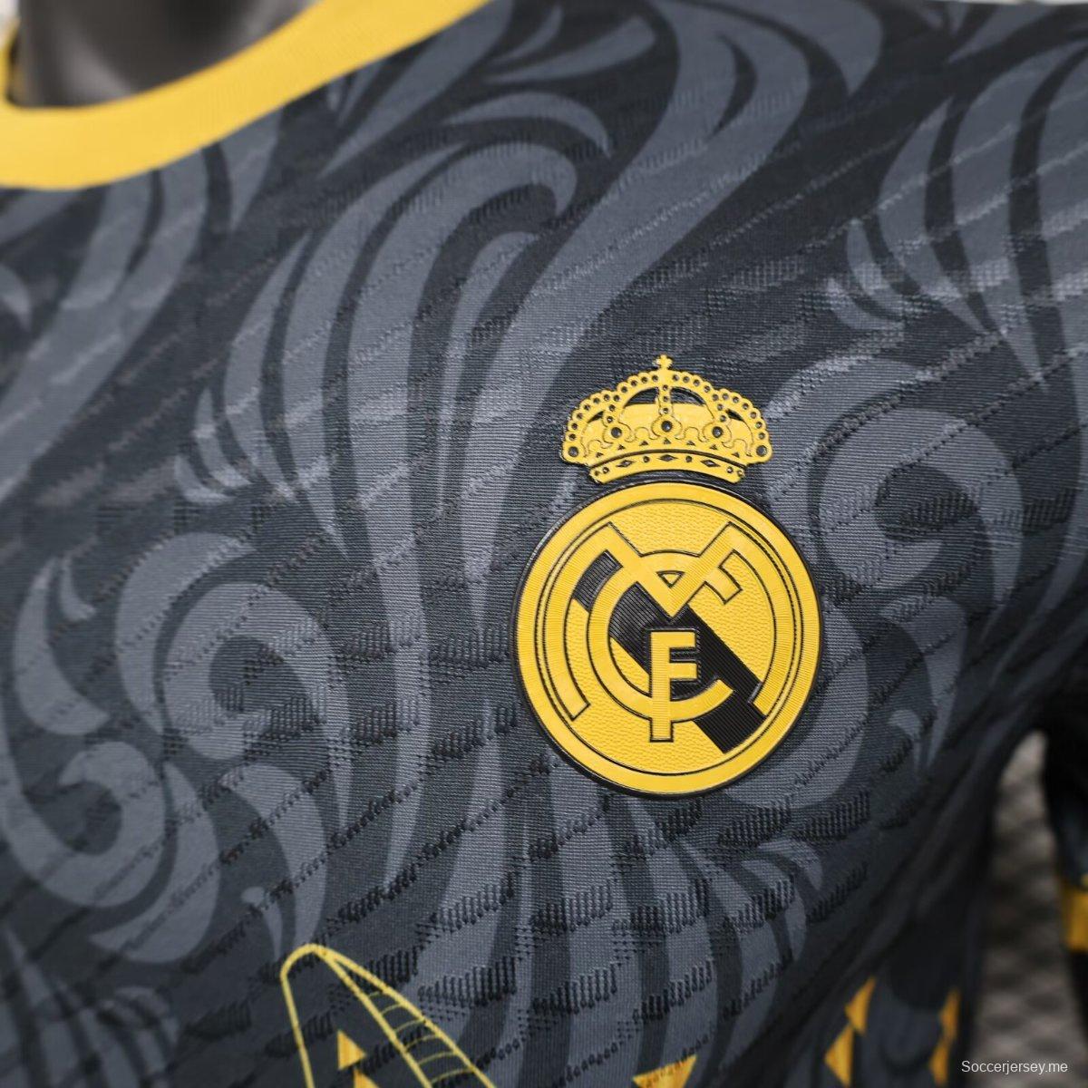 نسخة اللاعب 24/25 قميص ريال مدريد 24/25 أسود/ذهبي خاص باللاعبين
