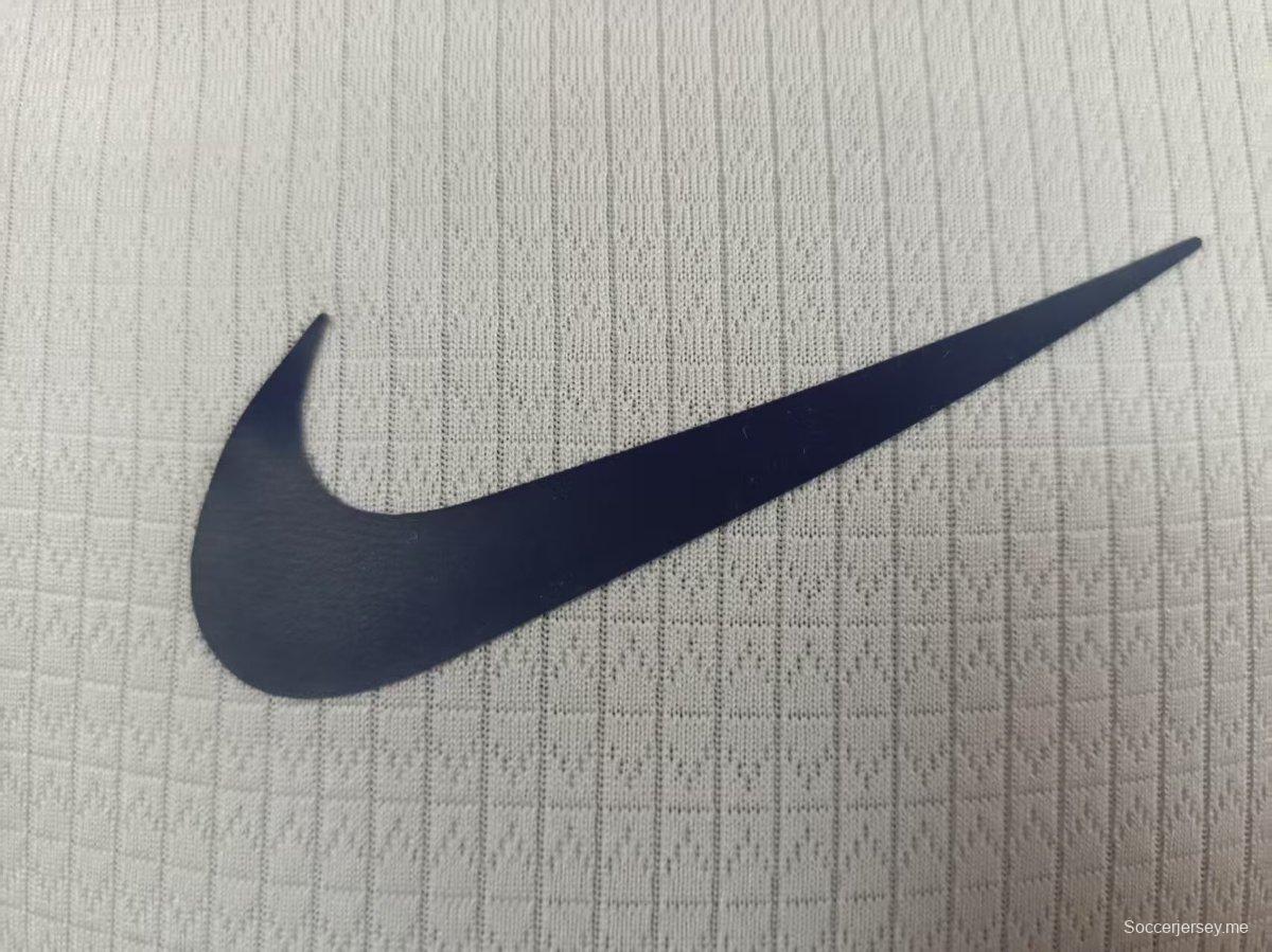 إصدار اللاعب 24/25 قميص بولو أبيض من باريس سان جيرمان 24/25