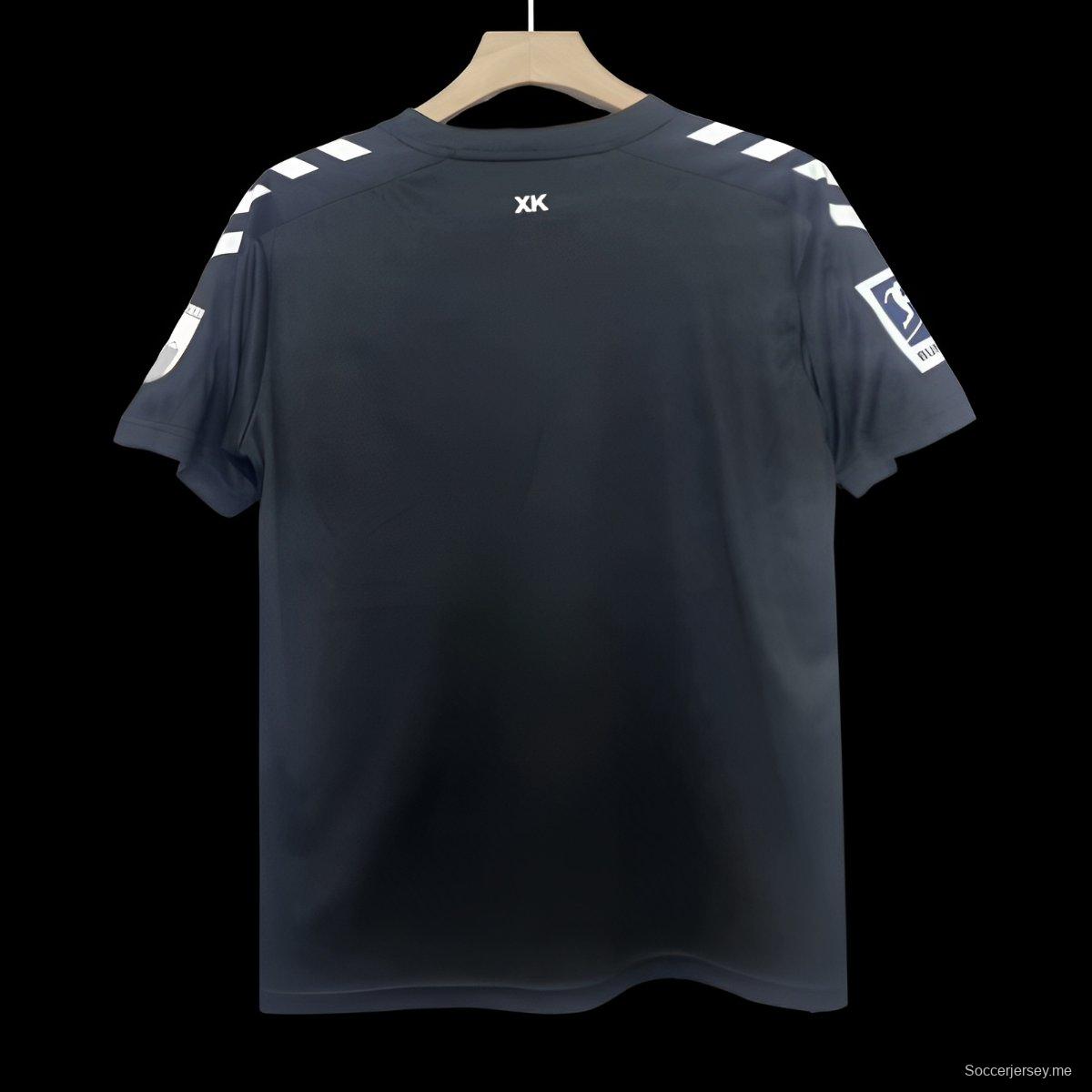 25/26 1. قميص فريق إف سي ماغدبورغ التذكاري الأسود الخاص