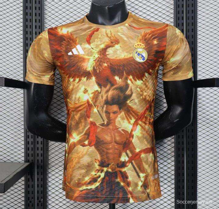 إصدار اللاعب 25/26 قميص ريال مدريد الذهبي مع قميص فينيكس إن إيه زها