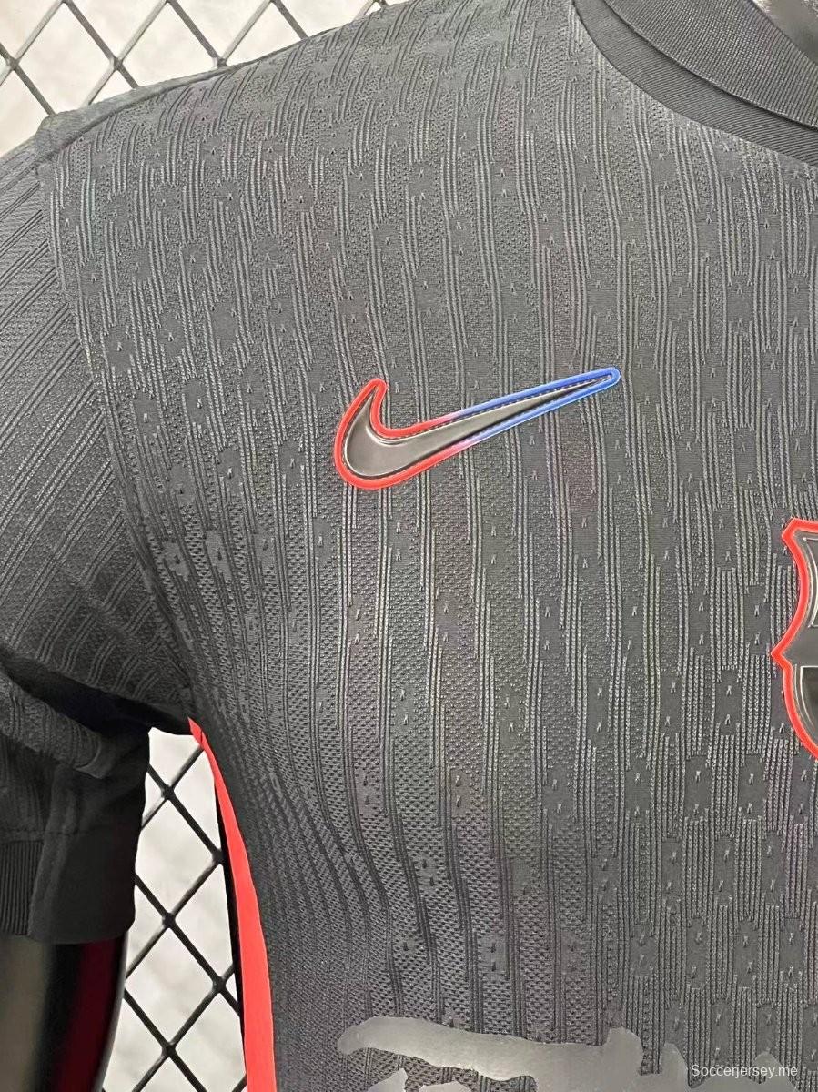 نسخة اللاعب 24/25 قميص برشلونة × ترافيس سكوت خارج الملعب