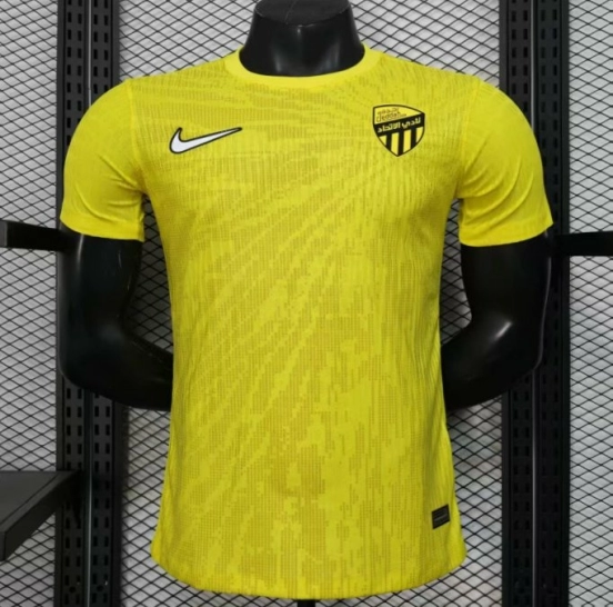 إصدار اللاعب 25/26 قميص الاتحاد جدة الأصفر بنقشة الخطوط العمودية