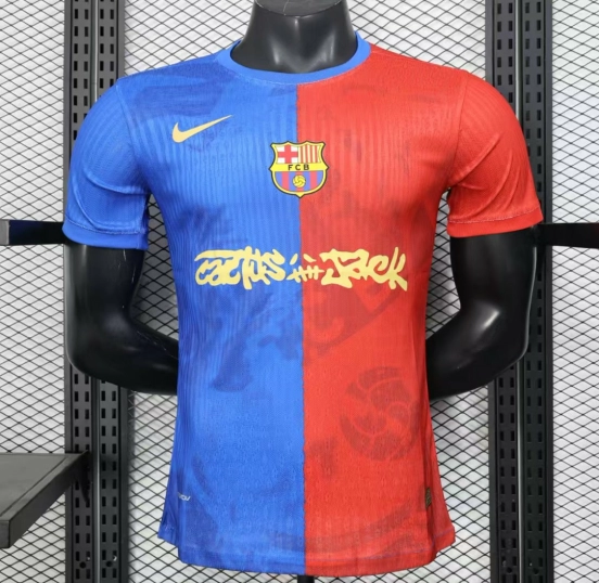 إصدار اللاعب 25/26 برشلونة ترافيس سكوت أزرق بنصف قميص نصف مقسوم أحمر