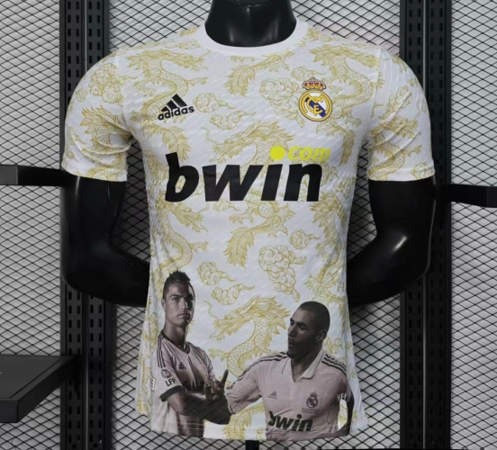 إصدار اللاعب 25/26 قميص ريال مدريد أبيض بنقشة التنين الذهبي