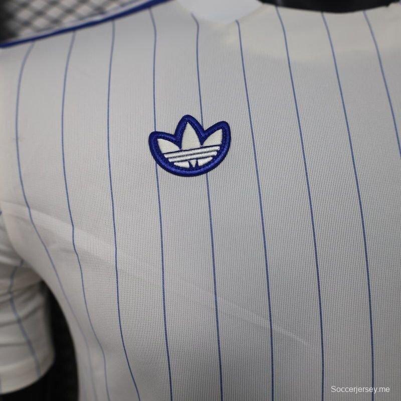 نسخة اللاعب 25/26 قميص تشيلسي أديداس أديداس أيقونات تشيلسي الأصلية باللون الأبيض