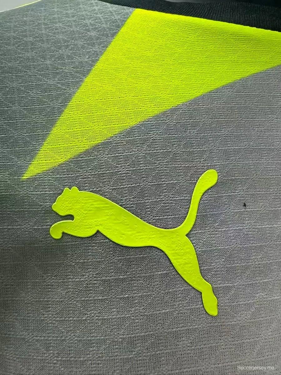 نسخة اللاعب 25/26 قميص بوروسيا دورتموند خارج ملعبه