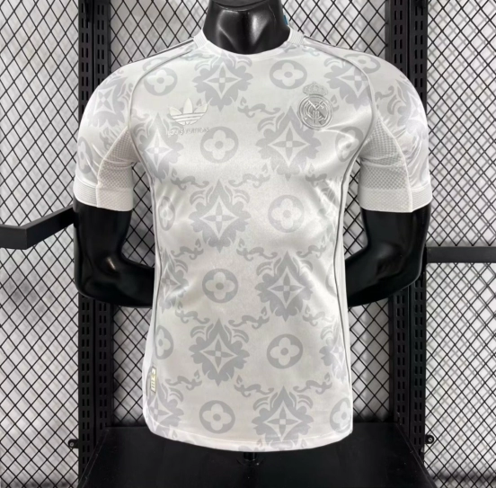 إصدار اللاعب 25/26 قميص ريال مدريد × لويس فويتون الخاص 25/26