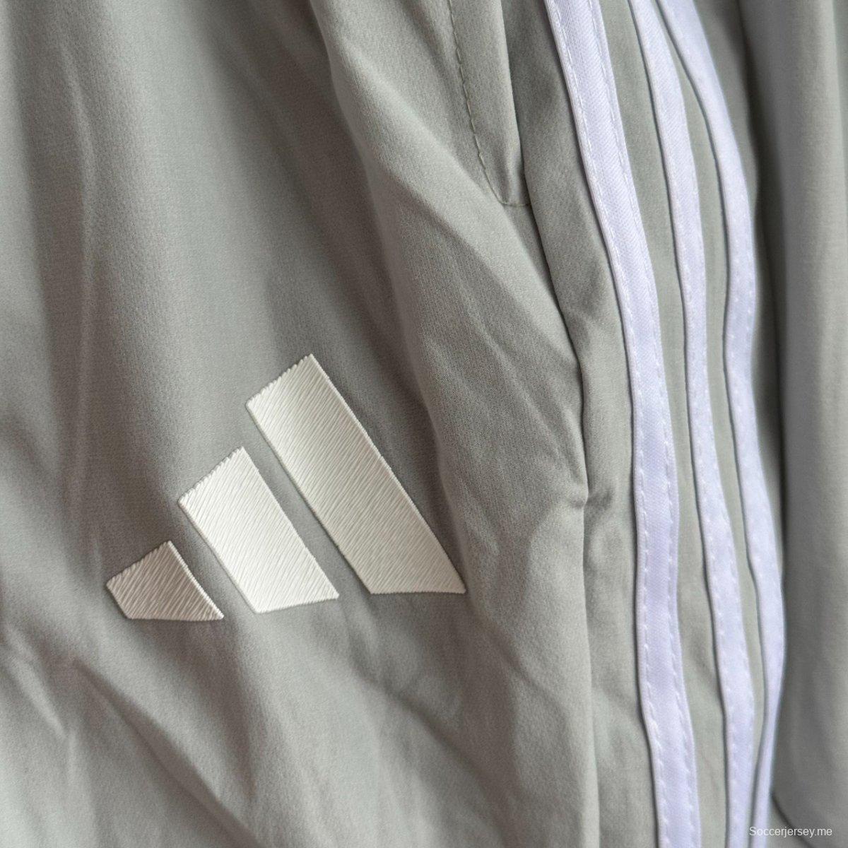 25/26 بايرن ميونيخ رمادي مع أحمر سحاب كامل سترة تراكيز + بنطلون طويل