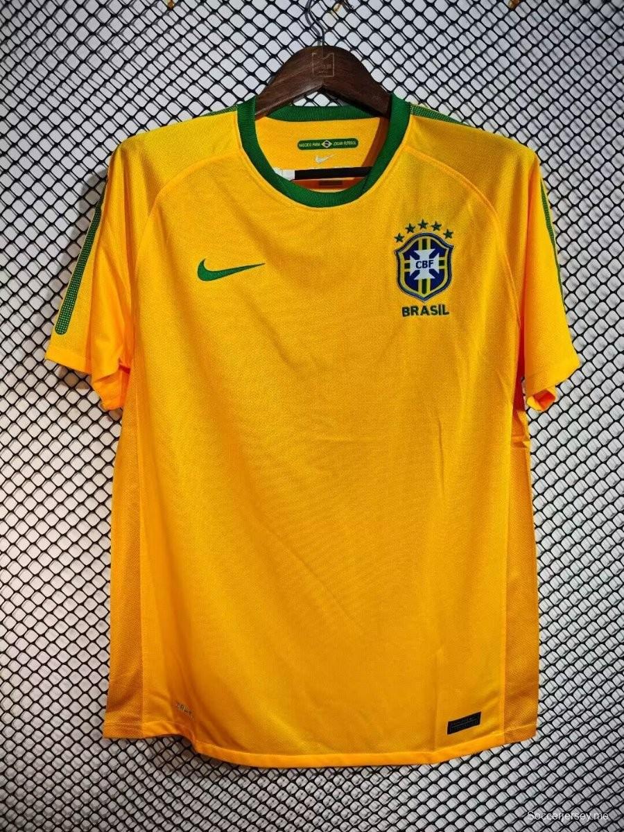 قميص البرازيل الرجعي 2010