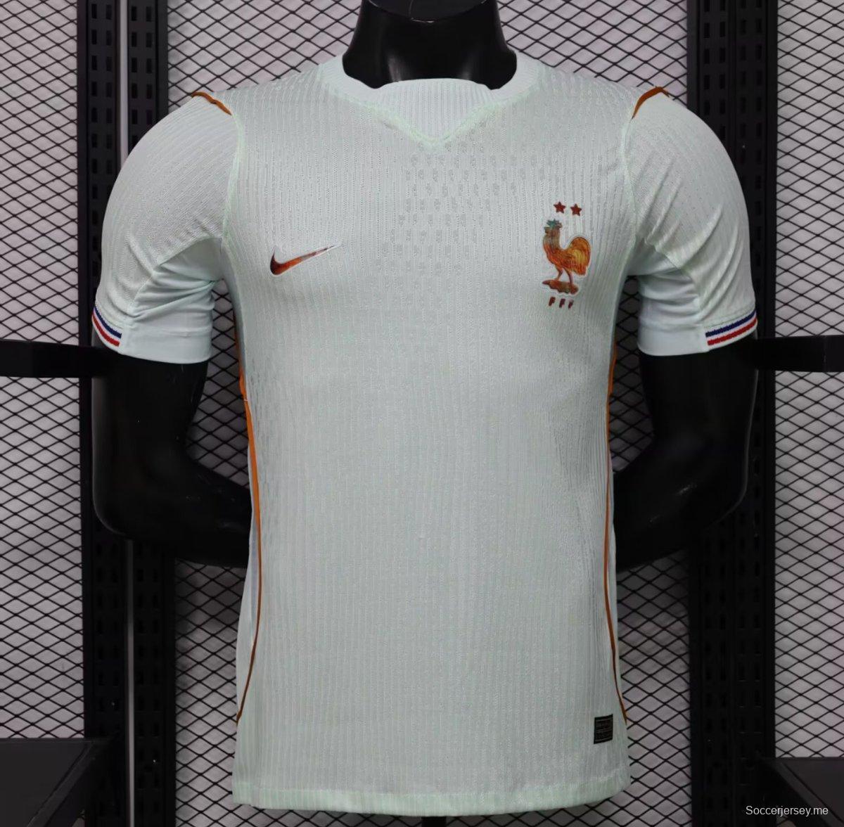 قميص المنتخب الفرنسي خارج أرضه في كأس العالم 2026، نسخة اللاعبين
