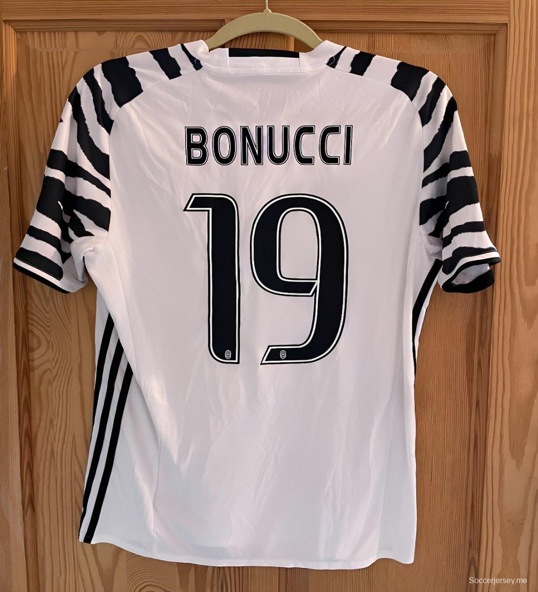 القميص الثالث لفريق يوفنتوس لموسم 2016/2017