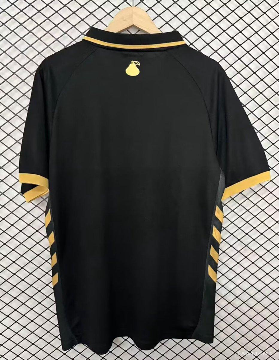 القميص الخاص "Vintage Special" من طراز 25/26 لمالقة باللون الأسود (إصدار مُعاد تصنيعه)