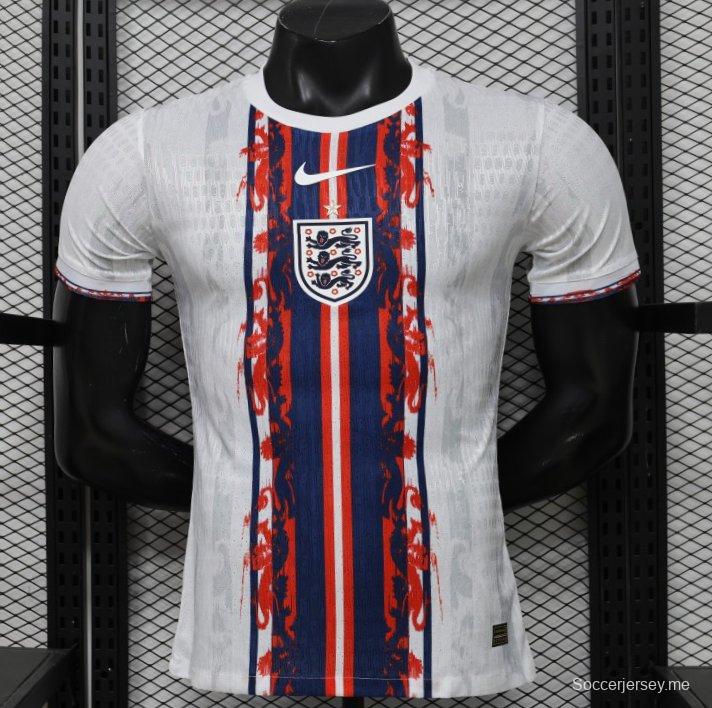 قميص اللاعب الإصدار 2026، إنجلترا، أبيض وأزرق وأحمر، بتصميم الأسد الرمزي، إصدار خاص