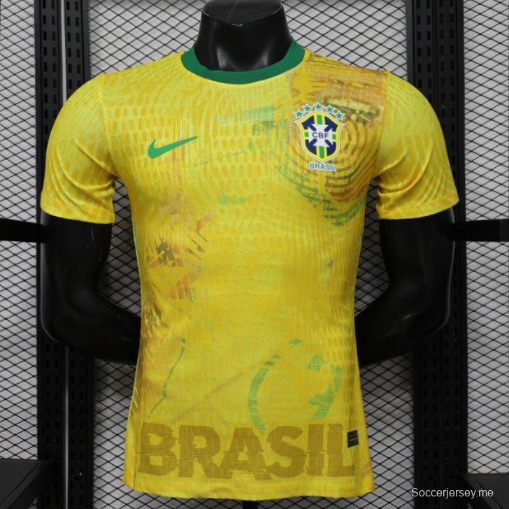 قميص اللاعب الإصدار 2026 باللون الأصفر البرازيلي مع لمسات خضراء، إصدار خاص للمباريات على أرض الفريق