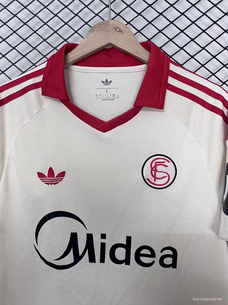 قميص إشبيلية الأبيض كلاسيكي معاد تصميمه، مقاس 25/26