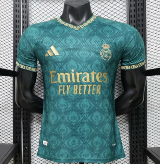 قميص اللاعب الإصدار 26/27، ريال مدريد، الأخضر والذهبي، الإصدار الخاص الثالث