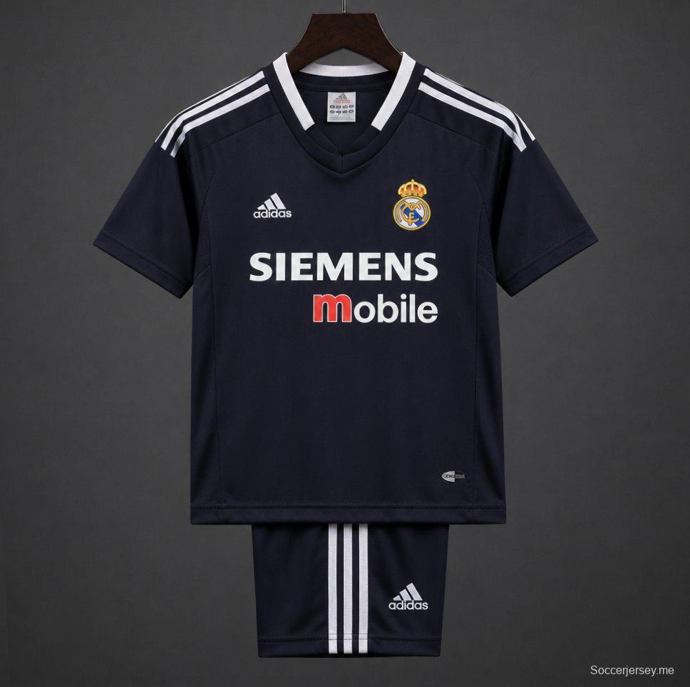 قميص ريال مدريد للعب خارج أرضه لموسم 2004/2005